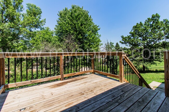 Building Photo - Beautiful 3 Bedroom / 2.5 Bath | 120th and...