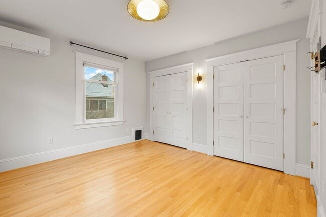 Building Photo - 1516 NW 25th Ave