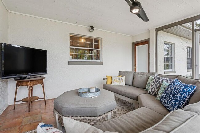 Building Photo - 2603 N Ridgewood Ave