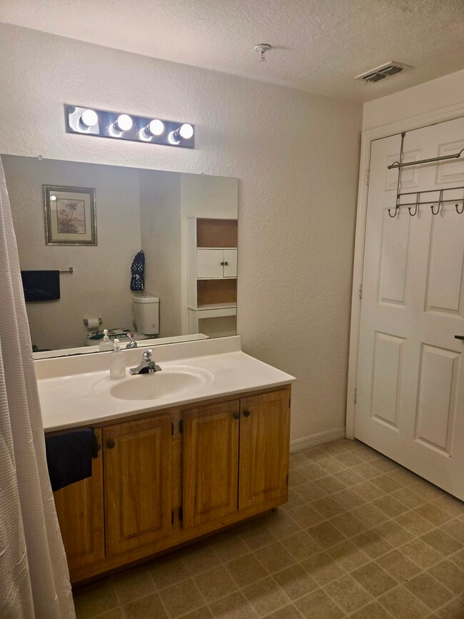 Building Photo - 4013 Venetian Bay Dr