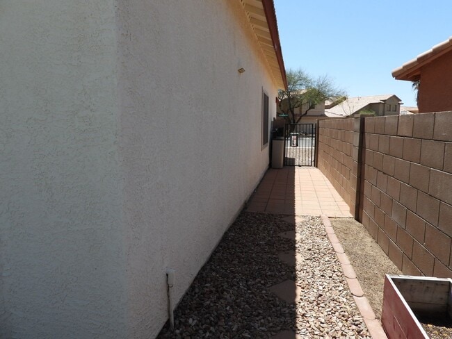 Building Photo - THIS HOME IS FOR LEASE UNTIL 8/31/2026 SHORT TERM.