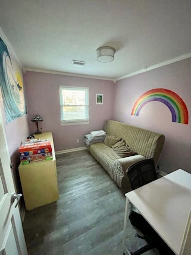 Building Photo - Welcome to this fully furnished 3 bedroom,...
