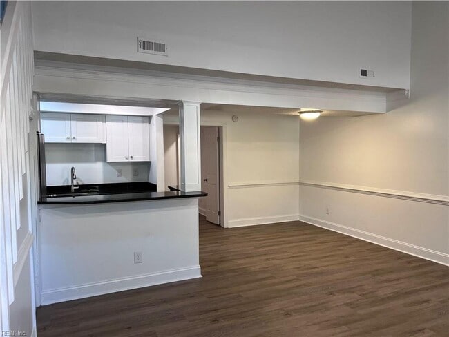 Building Photo - 947 Wildwood Square Ct