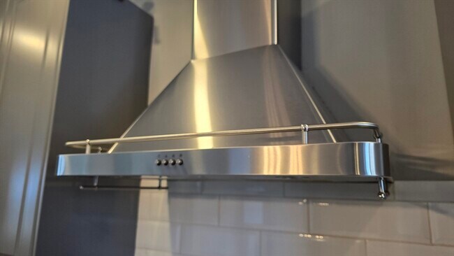 Building Photo - 533 Prospect St