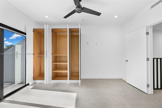 Building Photo - 8871 SW 28th St