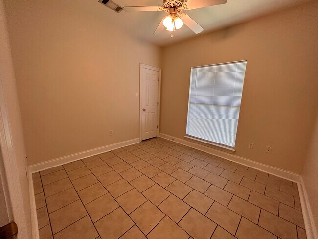 Building Photo - 12341 Pine View Ln