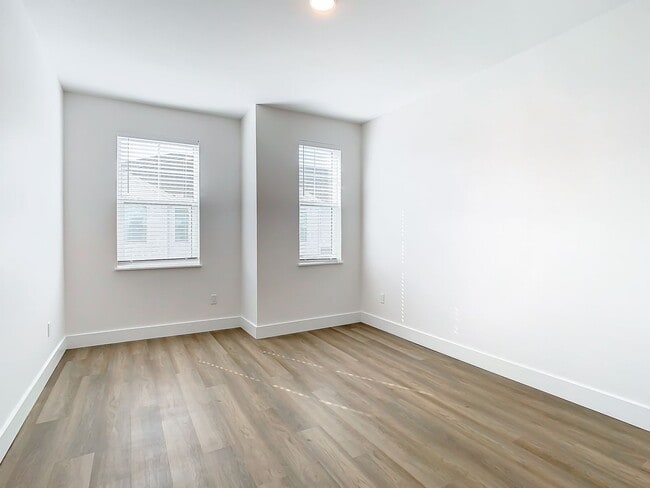 Building Photo - Brand New Craftsman Style Constructed Town...