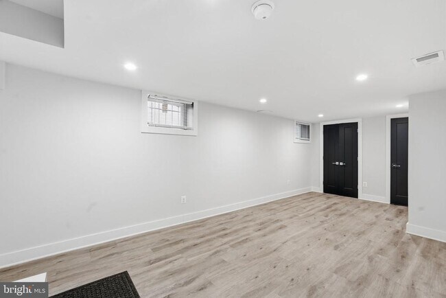 Building Photo - 1204 Trenton Pl SE