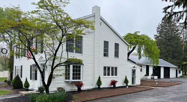 Building Photo - Beautiful Landale 4 Bedroom Single with 2 car garage for rent $3,650/month