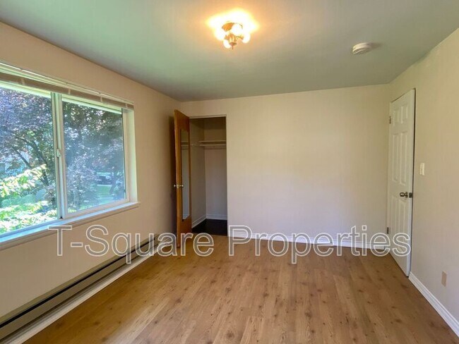 Building Photo - 4883 Terrace Dr NE