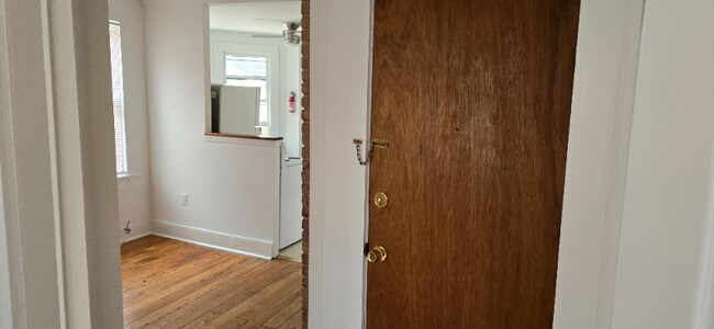 Building Photo - 208 Main St