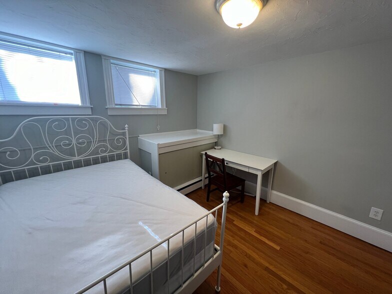 Building Photo - 14-16-16 Hamilton Rd