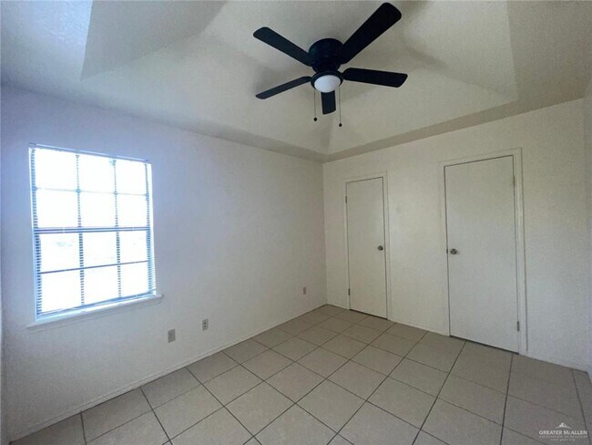 Building Photo - 10 N Pleasantview Dr