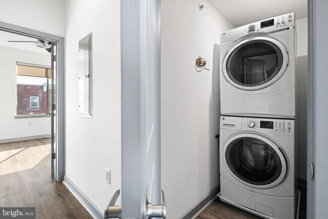 Building Photo - 419 W Berks St