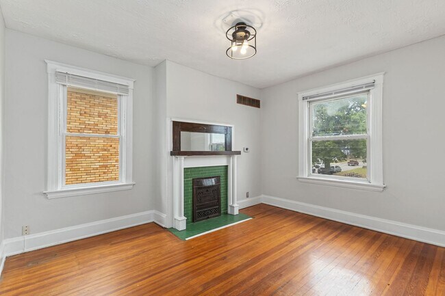 Building Photo - 2607 Robertson Ave