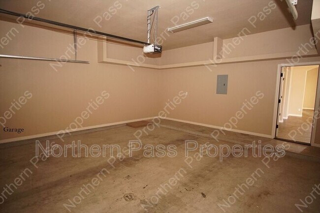 Building Photo - 3628 Grand Bahamas Dr