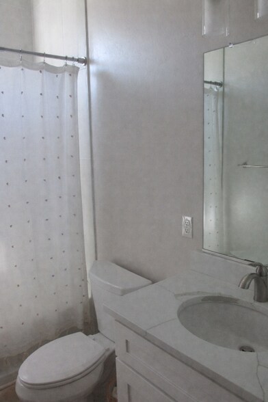 Building Photo - 2030 E River Rd