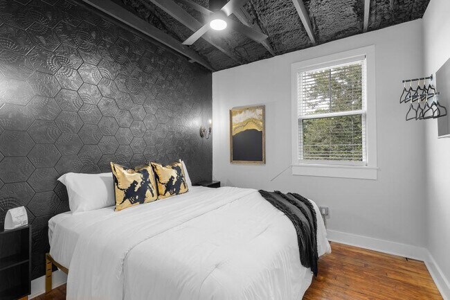 Building Photo - 156 Camellia St