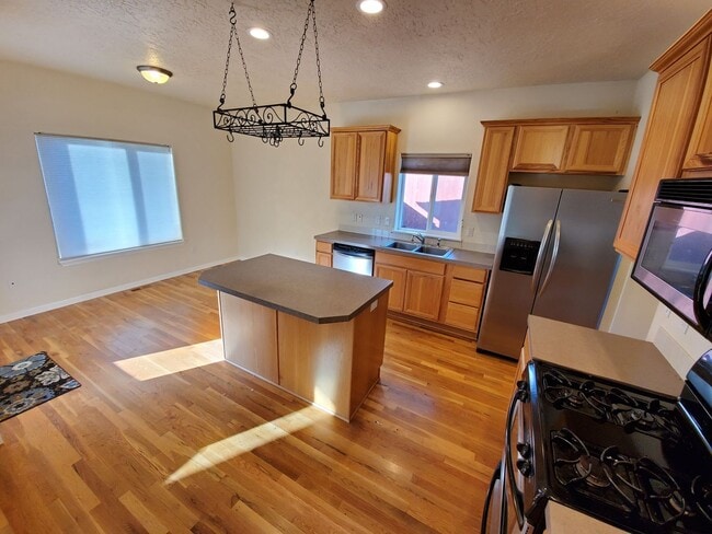 Building Photo - Beautiful Spacious home in North Albany - ...