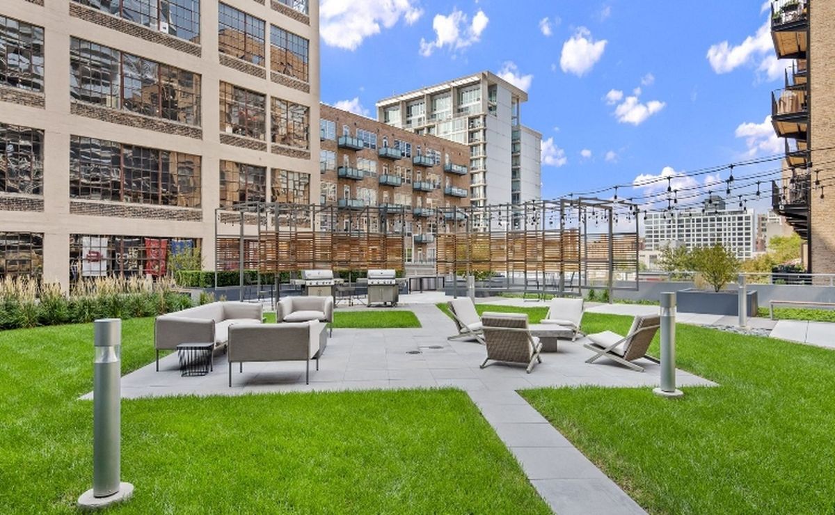 Building Photo - 601 W Jackson Blvd