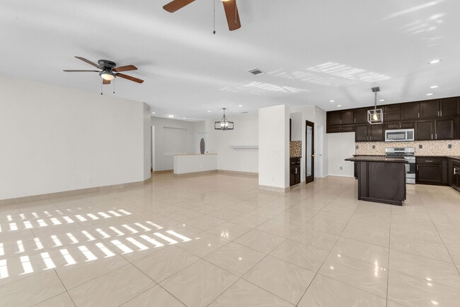 Building Photo - 83107 Greenbrier Dr