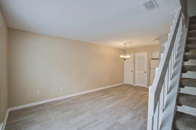 Building Photo - 2494 Etiwan Ave