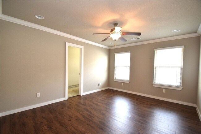 Building Photo - 710 SW Willowpoint Rd