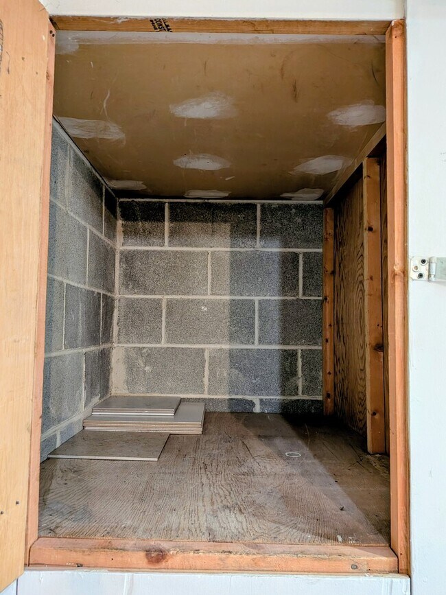 Building Photo - 700 Perrie Dr