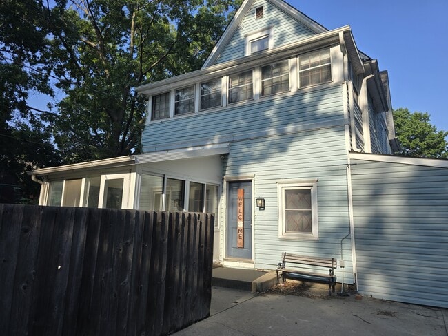Building Photo - 3936 Mercier St