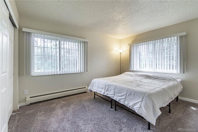 Building Photo - 2 bedroom condo for immediate rental ** SE...