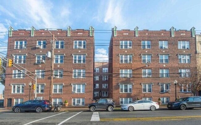 Building Photo - 3726 Park Ave