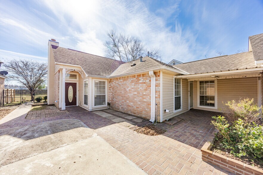 Building Photo - 13422 S Fairview Ave