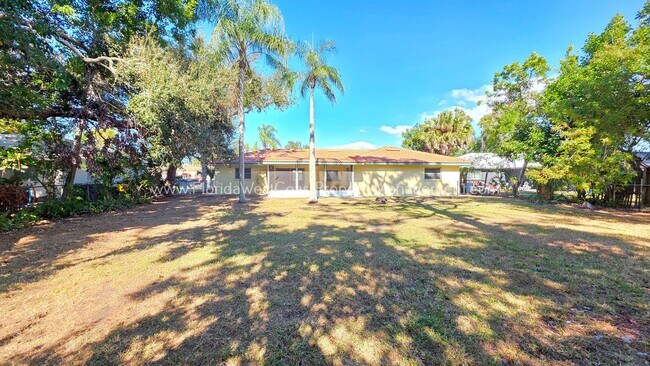 Building Photo - GULF GATE SARASOTA! OUTSTANDING 3 BEDROOM/2 BATH HOME WITH EXTRA LARGE YARD!