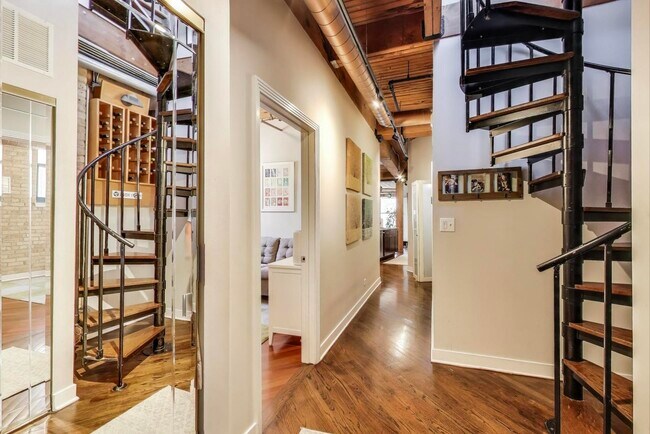 Building Photo - 411 W Ontario St