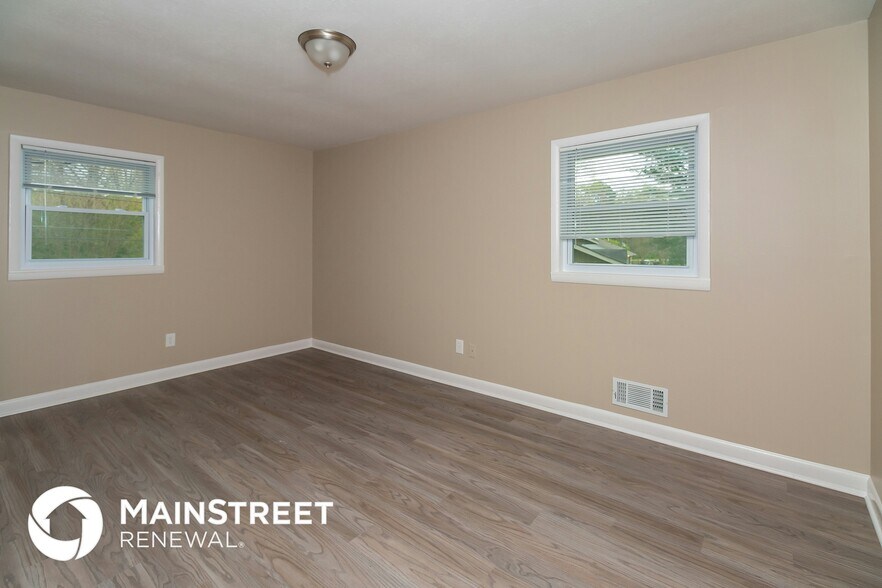 Building Photo - 528 Roxbury Dr