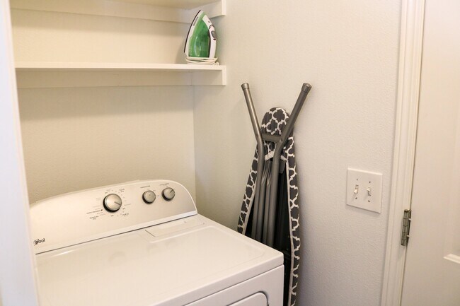 Building Photo - 596 W Moan Pl