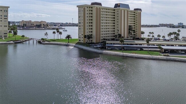 Building Photo - 4775 Cove Cir