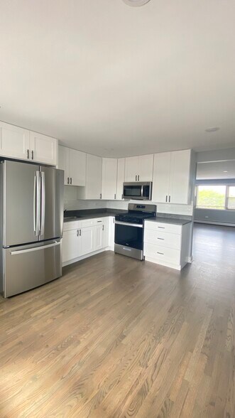 Building Photo - 2807 N McVicker Ave