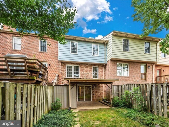 Building Photo - 112 Bracken Ct