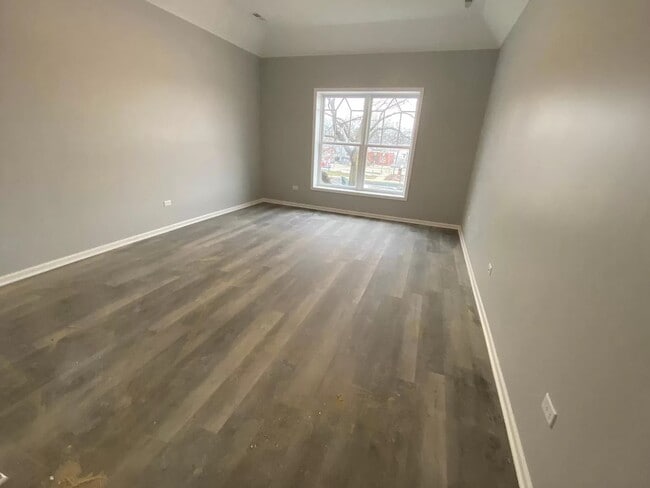 Building Photo - 302 S Lodge Ln