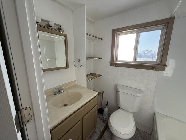 Building Photo - 3189 Eastview Rd