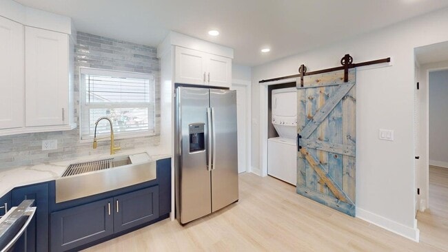 Building Photo - 2 bed/ 2bath Waterfront Property