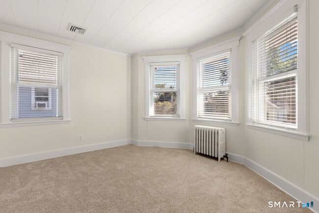 Building Photo - 18 Wessels Pl