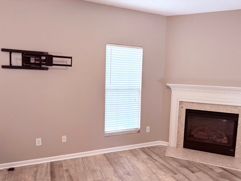 Building Photo - 4442 Snowcrest Ln