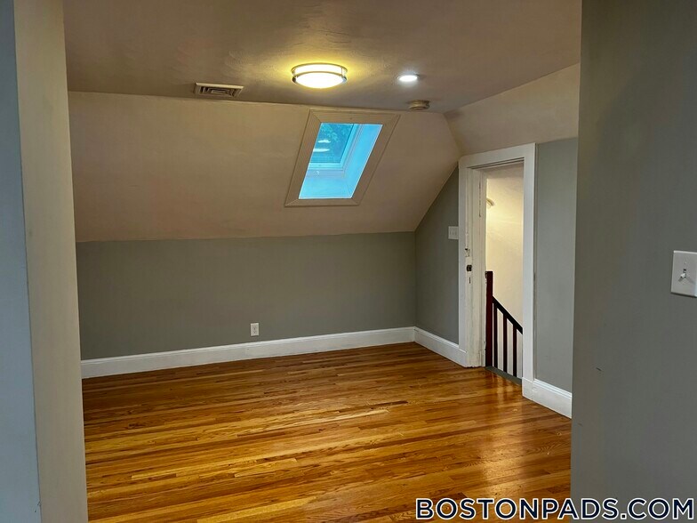 Building Photo - 152 Winchester St