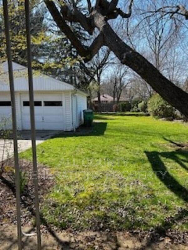 Building Photo - 6558 Lawnwood Ave