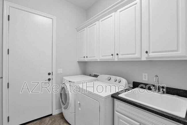 Building Photo - 1492 E Prescott Pl