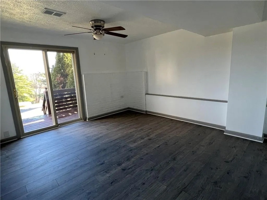 Building Photo - 121 Sassafras Dr