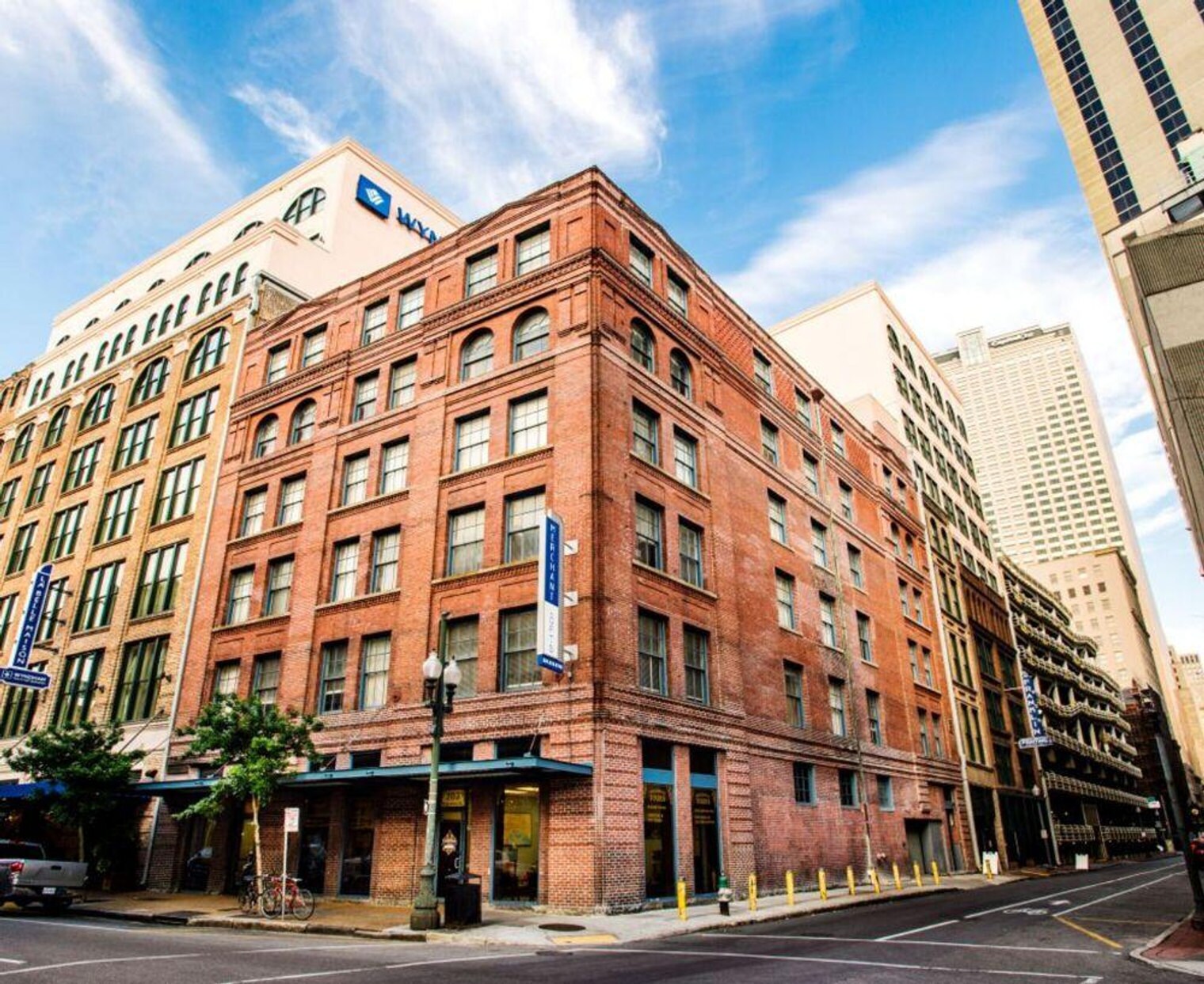 Building Photo - 201 Magazine St