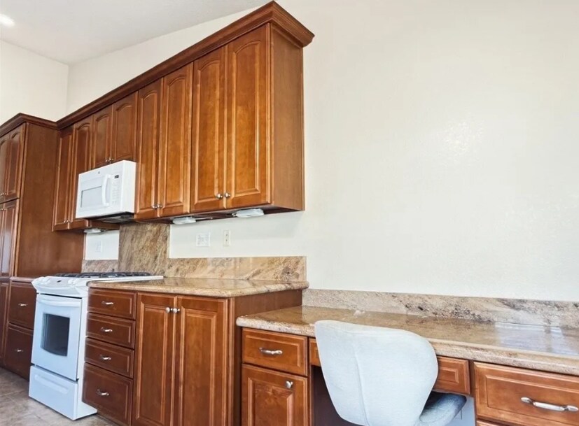 Building Photo - 10665 Cherry Hills Dr